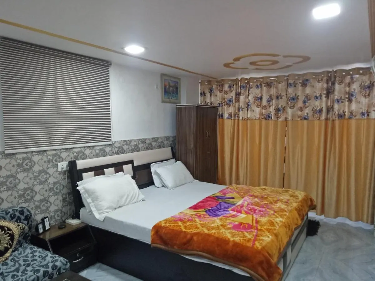 Traveller Guest House Váránaszi Apartman